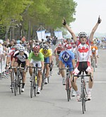 Eric Boily gewinnt die 2. Etappe der Coupe des Nations in Saguenay 2008, Jempy Drucker f�hrt als 5. �ber die Linie